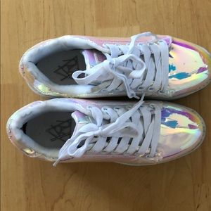 YRU iridescent platforms